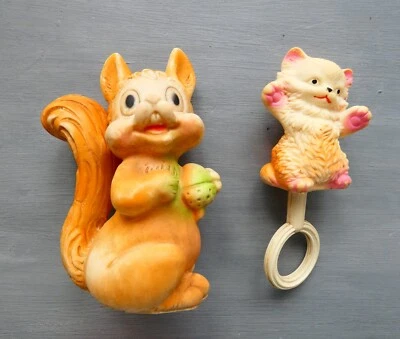 lot 2 anciens hochet delacoste et pouet écureuil années 60 - Photo 1/2