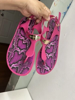 Sandalias Michael Kors para mujer MK Plate Jelly Tanga Fucsia Talla 8 Foto 1 de 4