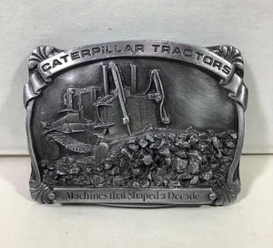 Caterpillar Traktor Gürtelschnalle #8017 "Maschinen, die ein Jahrzehnt geformt haben" - Bild 1 von 7