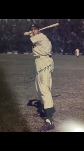 Joe DiMaggio 8 x 10 Photo Signed Auto PSA/DNA Authenticated Yankees - Picture 1 of 2