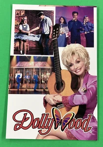 Dolly Parton Dollywood Vintage Postal Música Country Nostalgia Raro Nuevo de Lote Antiguo - Imagen 1 de 2