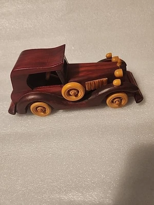 Coche de juguete clásico hecho a mano - Historia desconocida pero muy bien hecho - 8" de largo  Foto 1 de 4