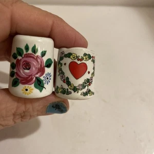 2 Vintage Russ Mini Keramik Rosen & Herzen Floral Kegel Kerzenhalter LZ - Bild 1 von 10
