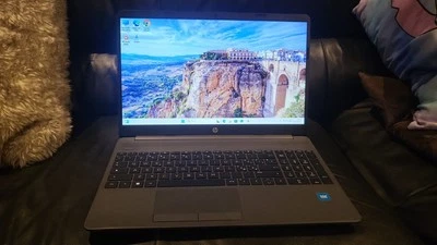 HP 250 G9 15,6" (256GB SSD, Intel Celeron N4500, 1,1GHz, 8GB RAM) Laptop - Nero - Immagine 1 di 4