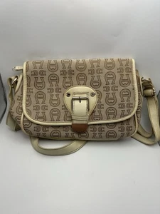 Etienne Aigner Signature Canvas Kunstlederbesatz Crossbody Schultertasche Handtasche - Bild 1 von 8
