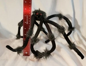 8 Zoll schwarze Halloween Spinne mit biegbaren Beinen pelzige Knie Party Dekor - gebraucht - Bild 1 von 5