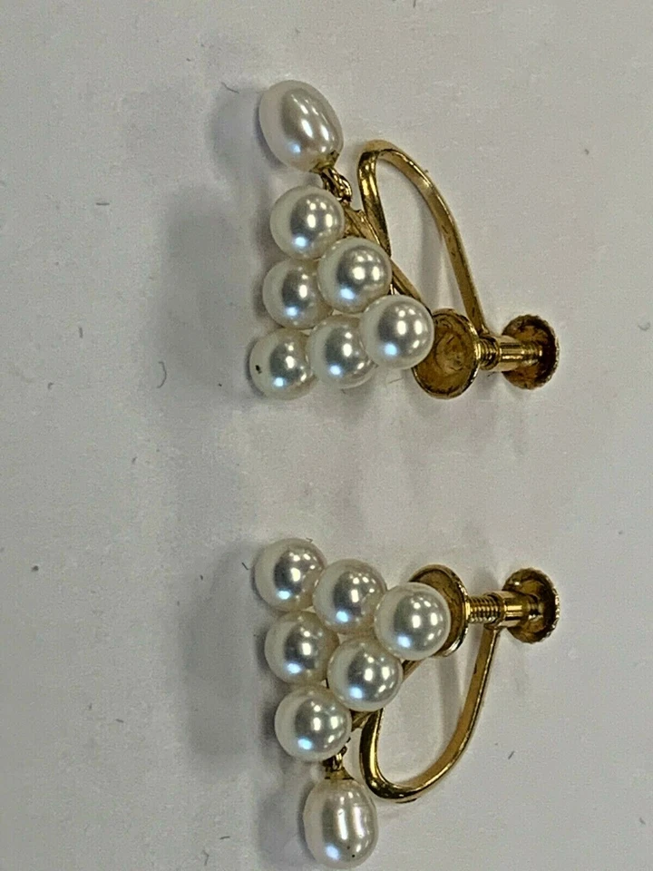  18k YELLOW GOLD   GENUINE FRESHWATER PEARL CLIP ON EARRING  - Image 1 of 4