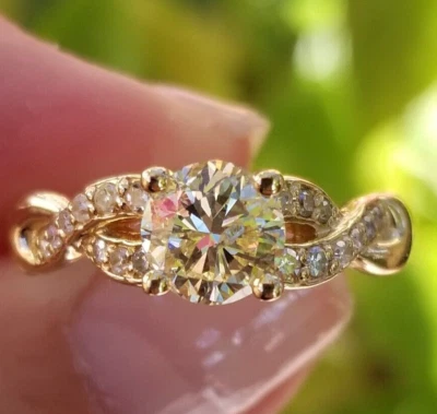Precioso anillo/compromiso de oro amarillo de 18k solitario de diamantes amarillo de lujo Foto 1 de 4