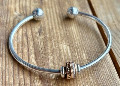 Offener Pandora Armreif mit zwei Stoppern und einem Charm, 925er Silber, Gr. 3 - Bild 1 von 4