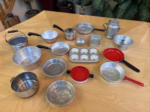 Vintage Lot Of Children's Cookware Metal 17 Pieces Great Condition - Picture 1 of 2