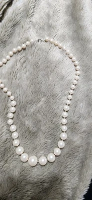Vintage Graduated Faux Pearl Necklace 22 in Classic Elegant Christmas Party - Image 1 of 4