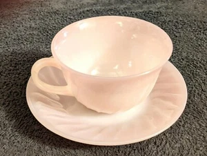 Vintage 1950er Jahre Fire King rosa Wirbel Teetasse & Untertasse Set Anker Hocking Backofenware - Bild 1 von 3