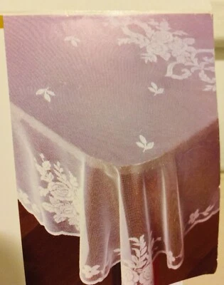 Manteles de encaje blanco 52 X 70 pulgadas Nuevo patrón de elección - Image 1 of 2
