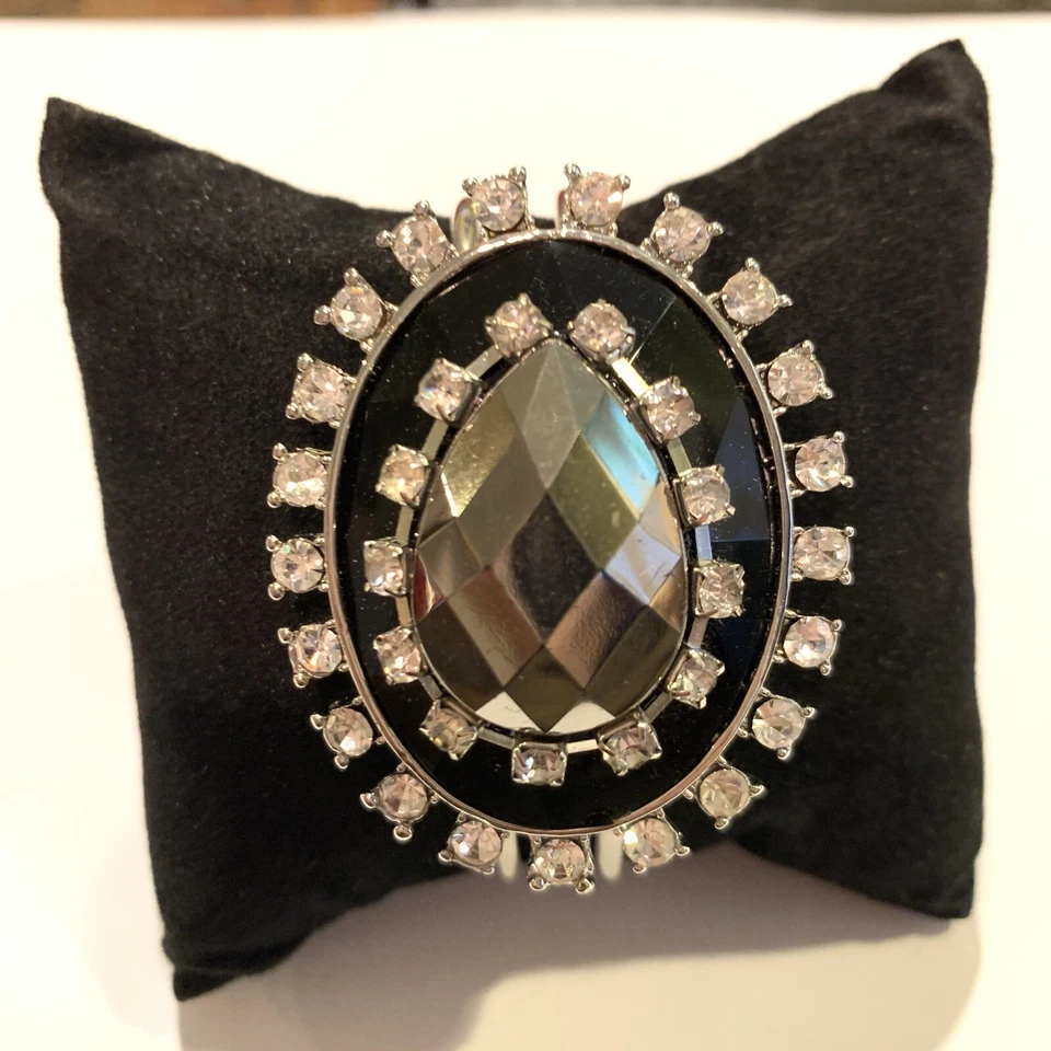 Pulsera blanca y negra con pedrería gruesa brazalete de metal bisutería Foto 1 de 4