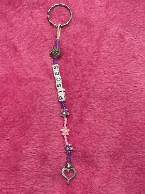Llavero hecho a mano con cuentas de cristal púrpura signo del zodiaco Piscis Foto 1 de 3
