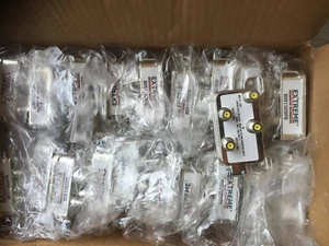 EXTREAM BDS1103VFB Broadband Digital Splitter 3 way Carton 40 pieces - Picture 1 of 3
