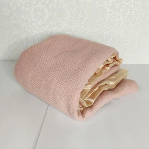 Vintage Decke Acryl mit Satinborte Rosa mit Pfirsichborte 82 x 59 cm - Bild 1 von 15