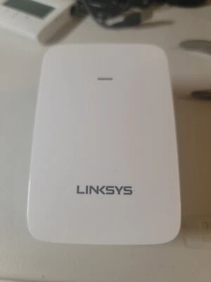 Linksys AC750 Dual-Band Wi-Fi Range Extender RE6250 - Image 1 of 3