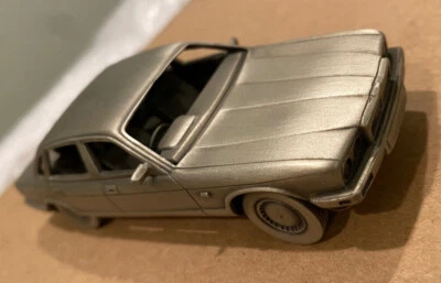 1:43 Danbury Mint 1986 Jaguar XJ60 (XJ40) - Image 1 of 2