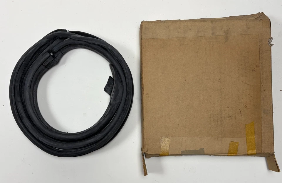 Nuevo riel de techo antiguo resistente al clima lado derecho para modelos 1971 Mopar #3505904 Foto 1 de 1