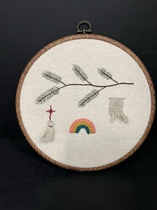 Hand embroidered hoop - Picture 1 of 6
