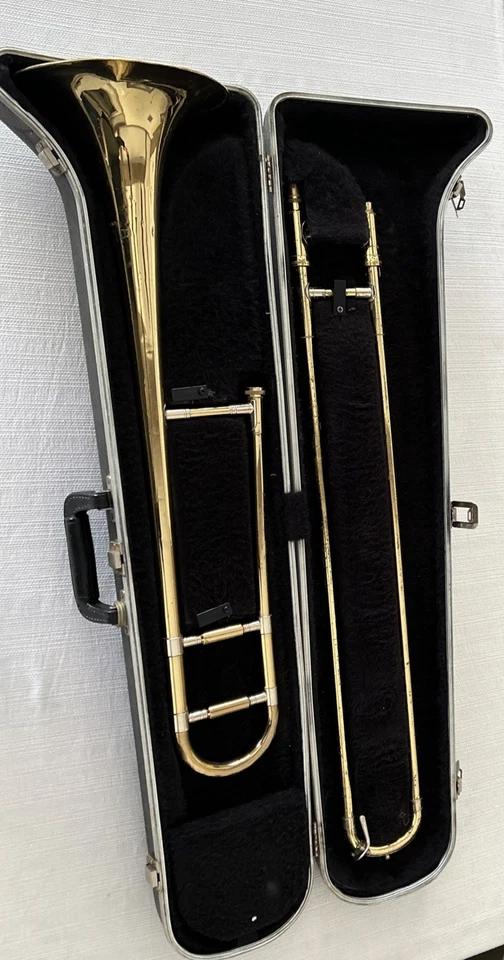 Trombón colegial Holton con estuche Foto 1 de 1