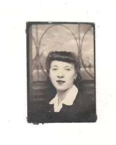 Vintage Foto hübsche Frau Photobooth Photo Booth Fundkunst DST79 - Bild 1 von 1