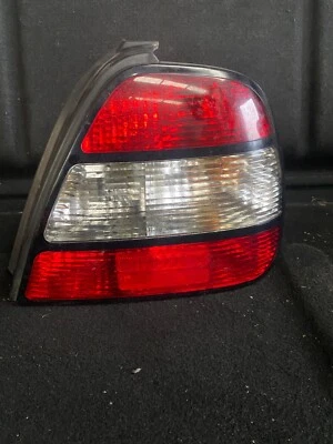 2001 DAEWOO LEGANZA REAR RIGHT DRIVER SIDE TAILLIGHT #10 - Image 1 of 4