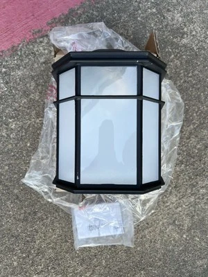 Уличная светодиодная лампа для крыльца черный светильник с матовыми стеклянными панелями - Изображение 1 из 4