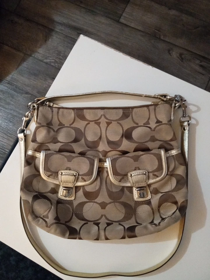 Bandolera Coach Vintage Mediana Bolso de Hombro, Algunos Pelados en una Correa. Foto 1 de 4