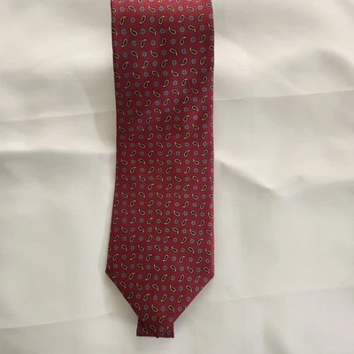 Corbata de seda Liberty of London vintage cuadrada roja micro puntos hecha en Italia Foto 1 de 4