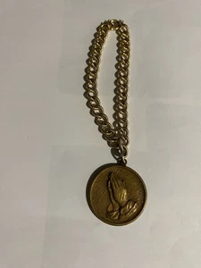 Vintage katholische Gelassenheit Gebet Hände Bronze religiöse Medaille Bettelarmband - Bild 1 von 2