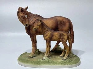 Estatuilla de porcelana Andrea By Sadek Horse Group 7,5 pulgadas de alto/8,75 pulgadas de largo - Imagen 1 de 9