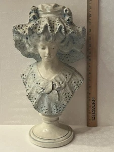 Busto de mujer vintage de cerámica en capó - Imagen 1 de 6