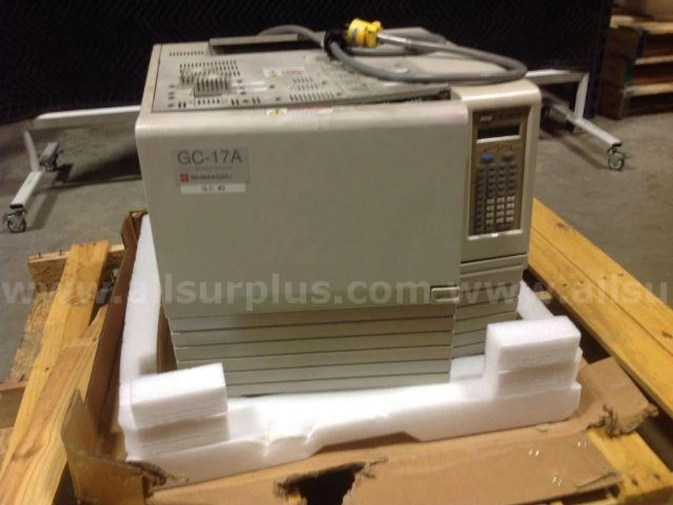 *¿Qué piezas quieres?* Cromatógrafo de gases Shimadzu GC-17A Foto 1 de 1