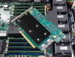 Broadcom 05-50113-00 MegaRAID 9670W-16i 24Gb/s SAS/SATA/NVMe Tri-Mode RAID Karte - Afbeelding 1 van 2