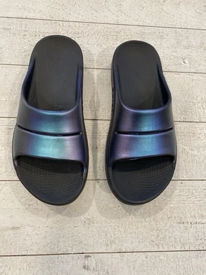 OOFOS OOAHH 豪华拖鞋凉鞋 午夜蓝色 一脚蹬 舒适恢复 女式 8 — 第 1/4 张图片