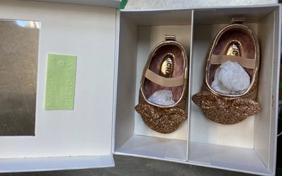 Michael Kors 婴儿 Kellie 鞋 玫瑰金 芭蕾舞鞋 蝴蝶结 尺码 1 — 第 1/4 张图片