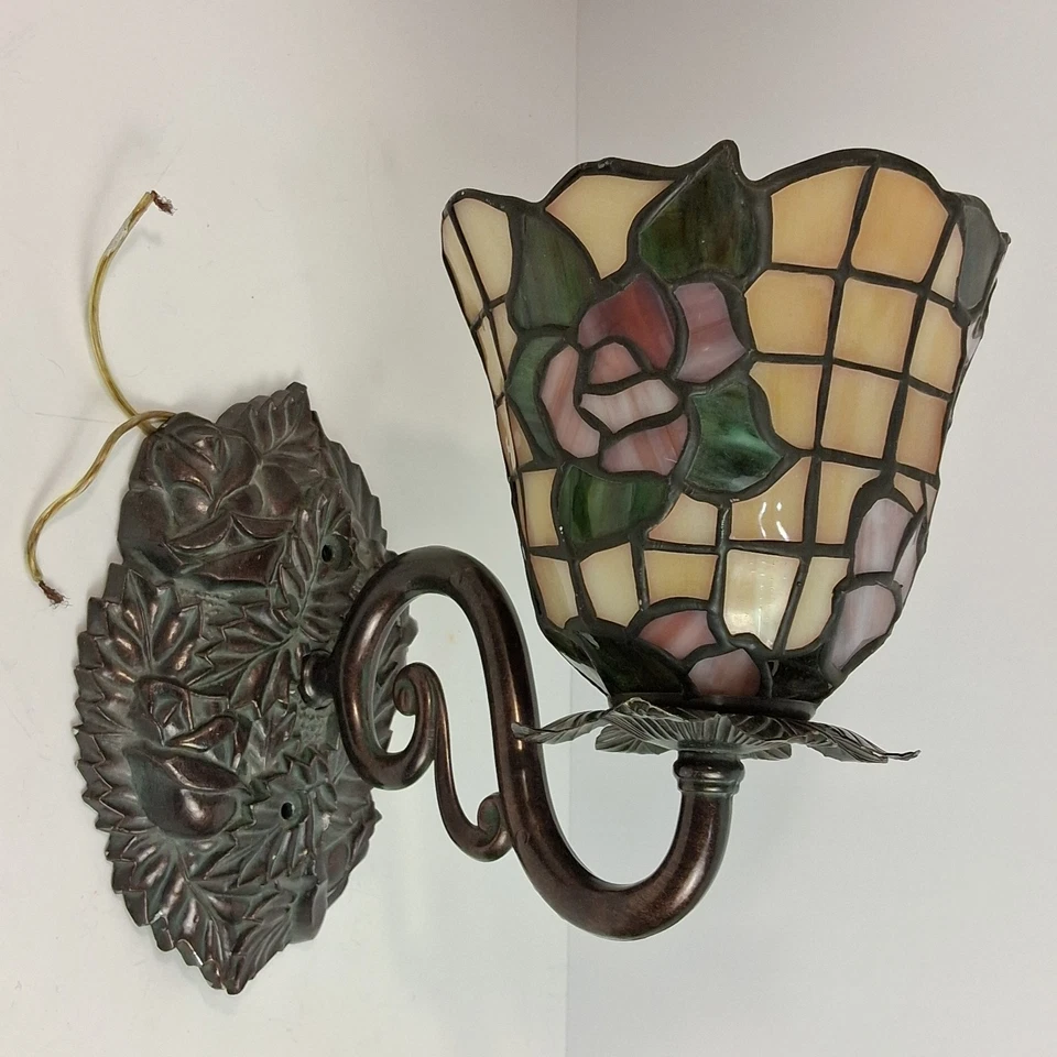 Aplique de pared de vitral estilo Tiffany rígido motivo de hoja de rosa de bronce 40 vatios Foto 1 de 4