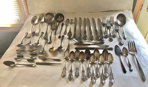 Vtg. Lot 60 Asst. Silver Plate Flatware, Serving Utensils, Butterknives & More - Bild 1 von 15