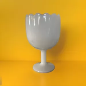 Calice vaso piedistallo smerlato vetro latte Indiana vintage 7” stampo 6 matrimonio - Foto 1 di 8