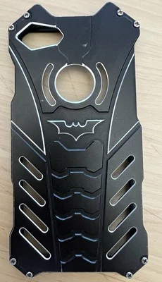 Tema Batman - Lujo Armadura Metal Aluminio Parachoques Antigolpes iPhone 7 Estuche USADO Foto 1 de 2
