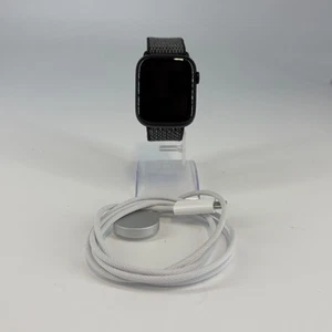 Apple Watch (Series 7) 45mm Black Aluminum w/ Black Fabric Loop (GPS) - Good - Zdjęcie 1 z 5