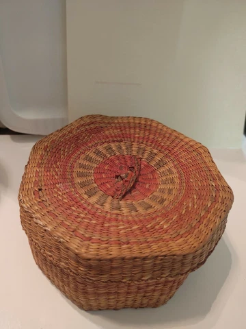 Vintage Octagon Woven Grass Red & Green & Tan Basket w/ lid Cover