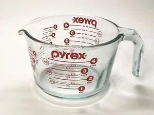 PYREX 32oz 4 CUP MEASURING CUP - MODERN FONT - Picture 1 of 3