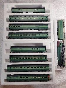 Rivarossi Crescent Limited 4-6-2 Locomotive 5401 & 1920s passenger cars HO NEW  - Picture 1 of 7