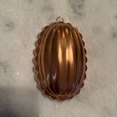 Molde de gelatina ovalada acanalada color cobre vintage Foto 1 de 4