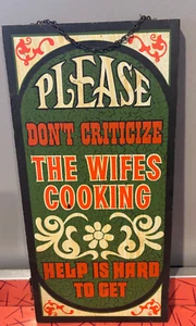 Vintage Solid Wood Wall Sign Kitchen Gadget Funny Novelty 1970's - Imagen 1 de 2