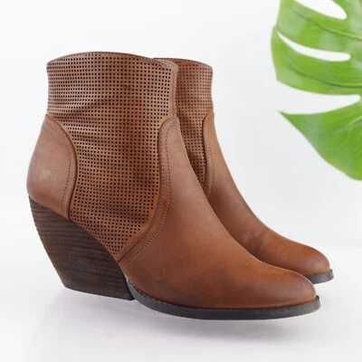 Very Volatile 女式 Xanny 靴子 10 码西部短靴粗跟棕色素食 — 第 1/4 张图片