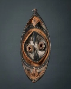 MASK, HUNSTEIN MOUNTAINS, Wagu Lagoon, Upper Sepik River, Papua New Guinea. - Picture 1 of 10